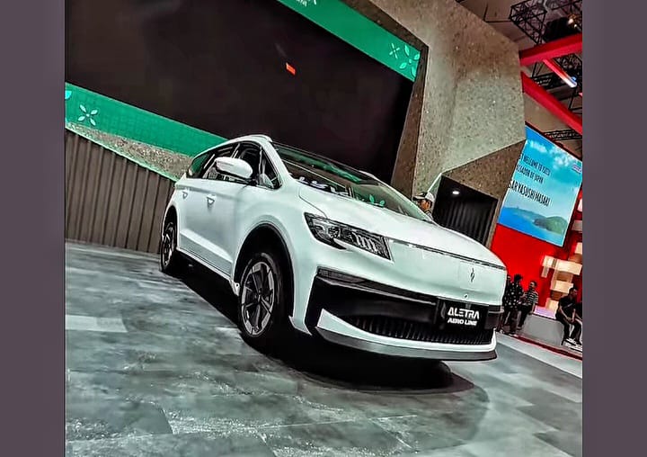 Aletra Resmi Hadirkan L8 EV Aero Line di GIIAS 2025.