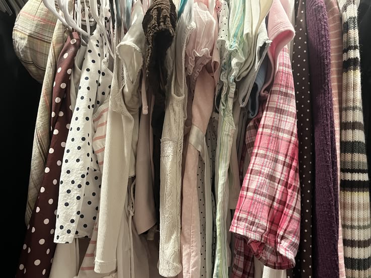 Bukan Sekadar Murah, Tren Y2K Bikin Thrifting Makin Diminati Anak Muda