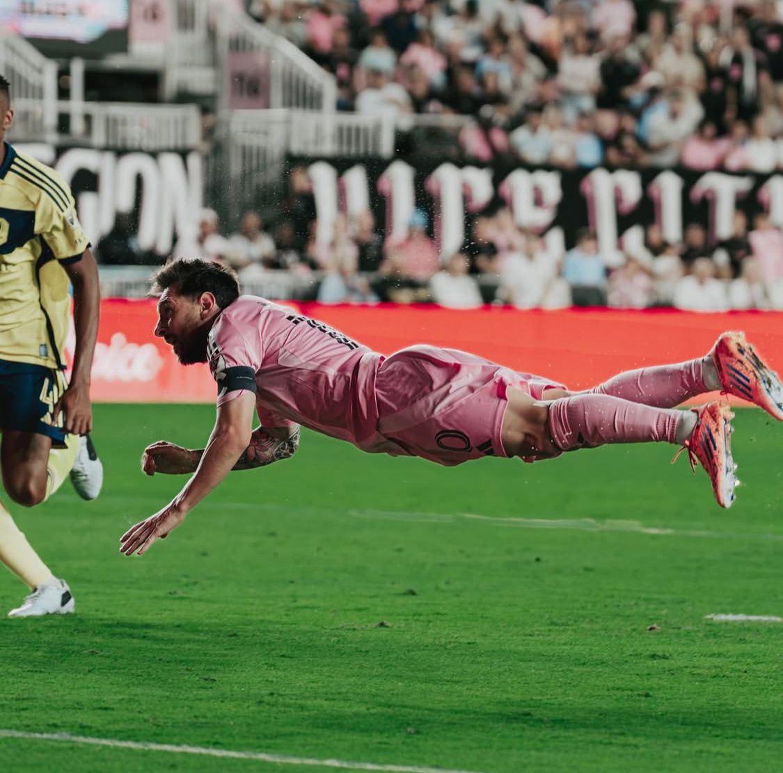 Lionel Messi Gemilang! Dua Gol dan Golden Boot Warnai Kemenangan Inter Miami di Playoff MLS