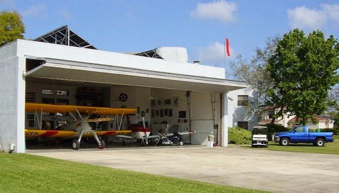 Wow...Perumahan Elit Ini Sediakan Garasi Pesawat Pribadi di Rumah, Banyak Pesawat Parkir