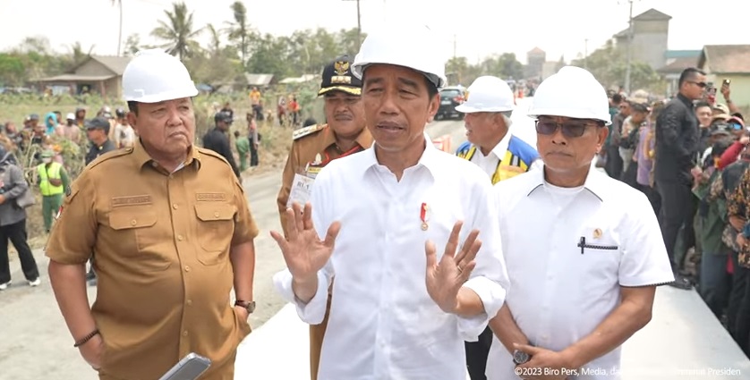 Presiden Jokowi Pastikan Pantau Terus Perbaikan Jalan Di Lampung