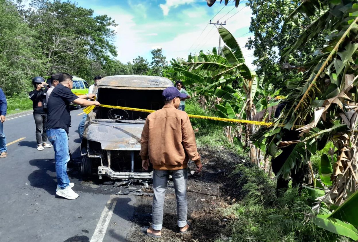 Angkut Uang Rp 4,9 Miliar Mobil Malah Terbakar, Seluruh Isi Ludes Dilalap Api