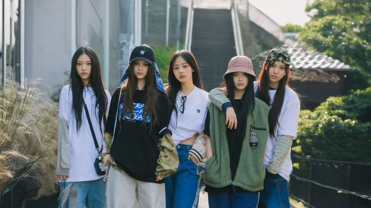 Mengenal Baju Skena yang Jadi Identitas Wajib Gen Z