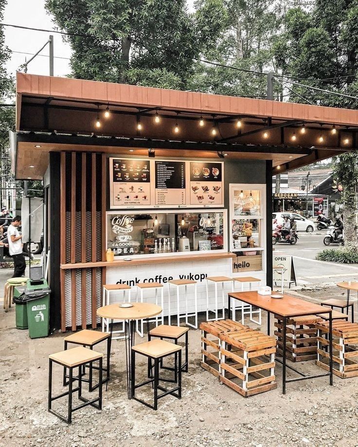 Warung Kopi Kecil Jadi Ruang Diskusi Anak Muda di Tengah Kesibukan