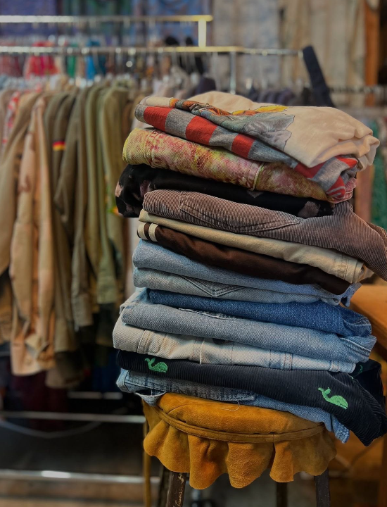 Benarkah Thrifting Bisa Jadi Solusi Anak Muda Melawan Dampak Fast Fashion?
