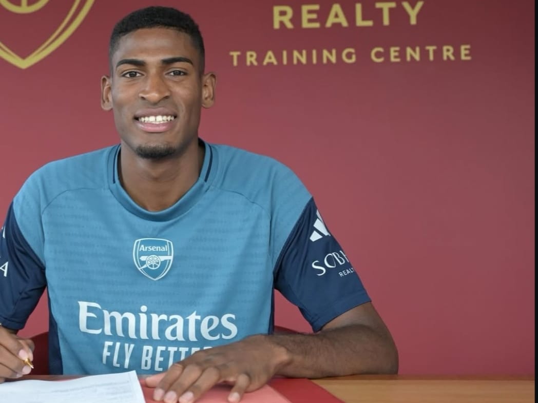 Cristhian Mosquera Resmi Gabung Arsenal, Bek Muda Handa Isi Lini Belakangl