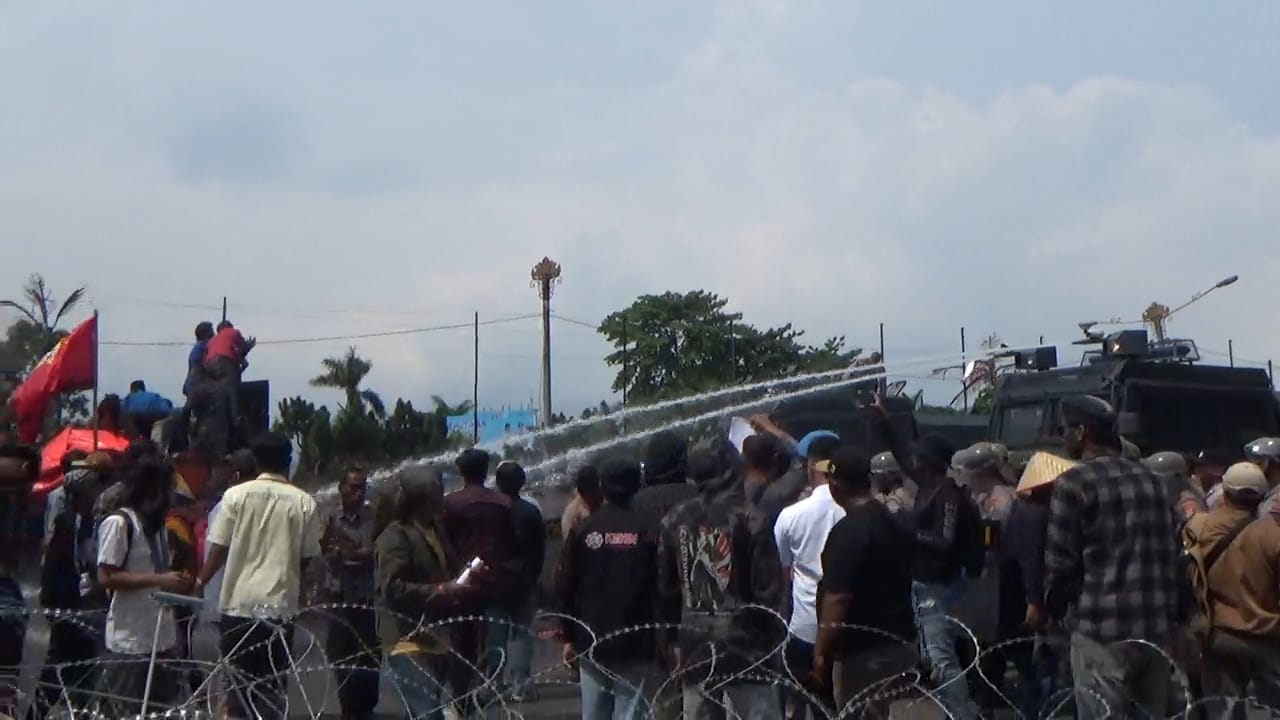 7 Polisi Terluka Dalam Bentrok Unjuk Rasa Ricuh Petani Singkong, Ini Kronologisnya