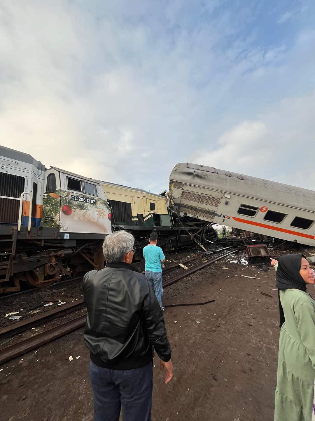 Adu Banteng KA Turangga Vs Commuterline Bandung Raya, Ini Kesaksikan Penumpang 