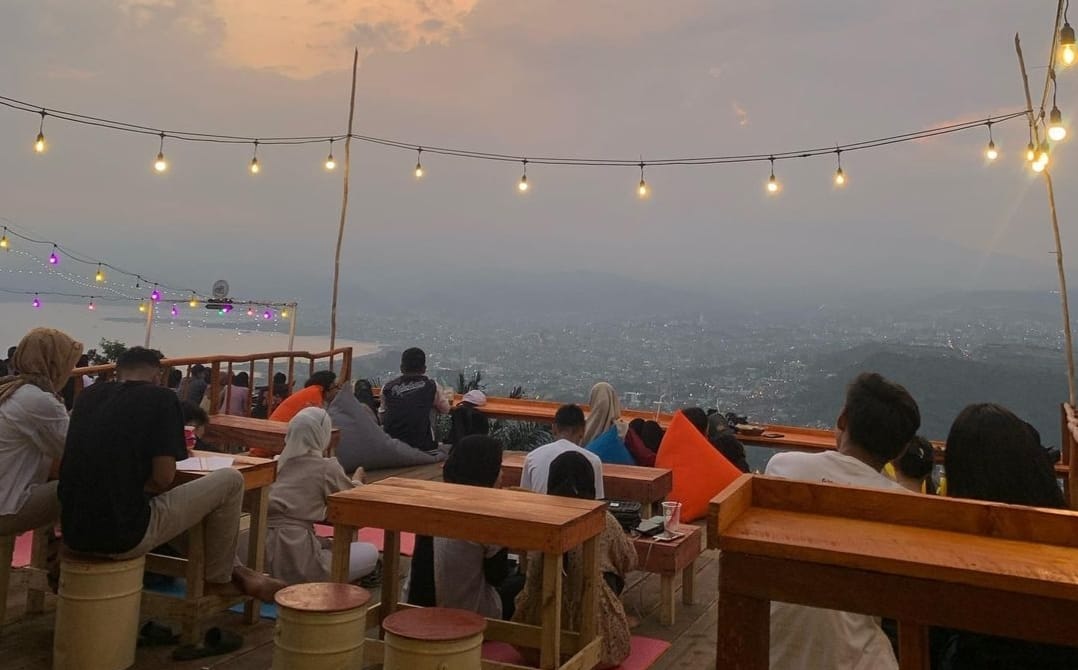 Pesona Dari Puncak Gunung Balau, Spot Healing Sore Di Lampung Dengan Panorama Estetik 