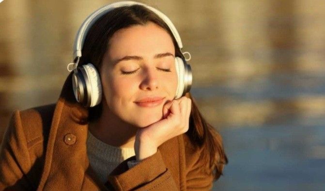 Ternyata Lagu yang Kita Dengarkan Bisa Berpengaruh pada Mood Kita!