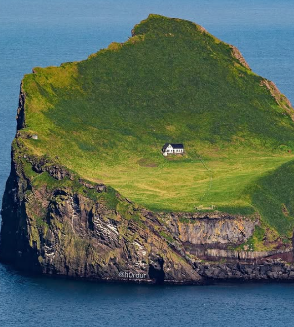 Rumah Paling Sepi di Dunia, Misteri Hunian Tunggal di Pulau Elliðaey Terus Jadi Perbincangan