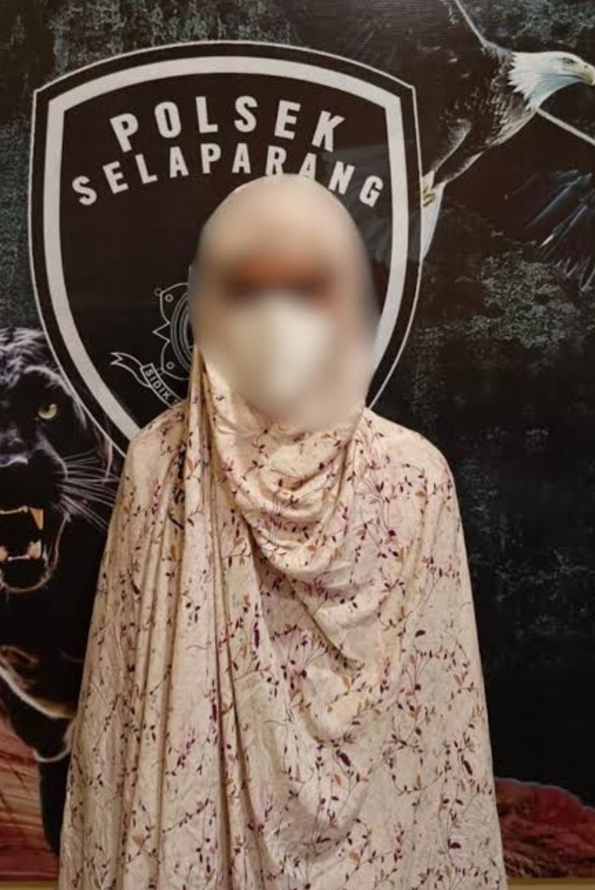 Geger! Mahasiswa di Mataram Nyamar Jadi Wanita dan Ikut Salat di Barisan Perempuan
