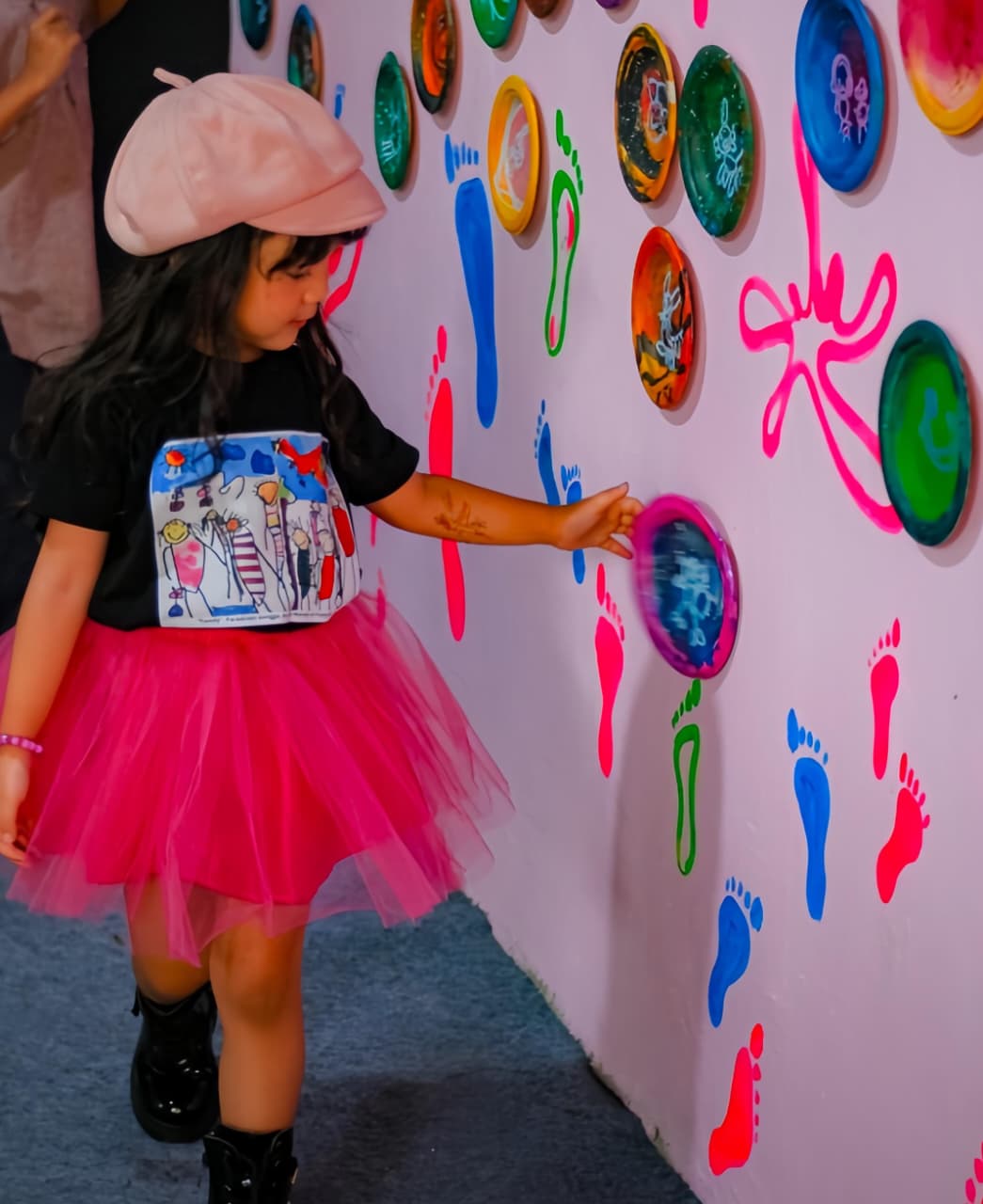 Pelukis Cilik Usia 4 Tahun Gelar Pameran Tunggal Berisi 100 Karya di Madiun