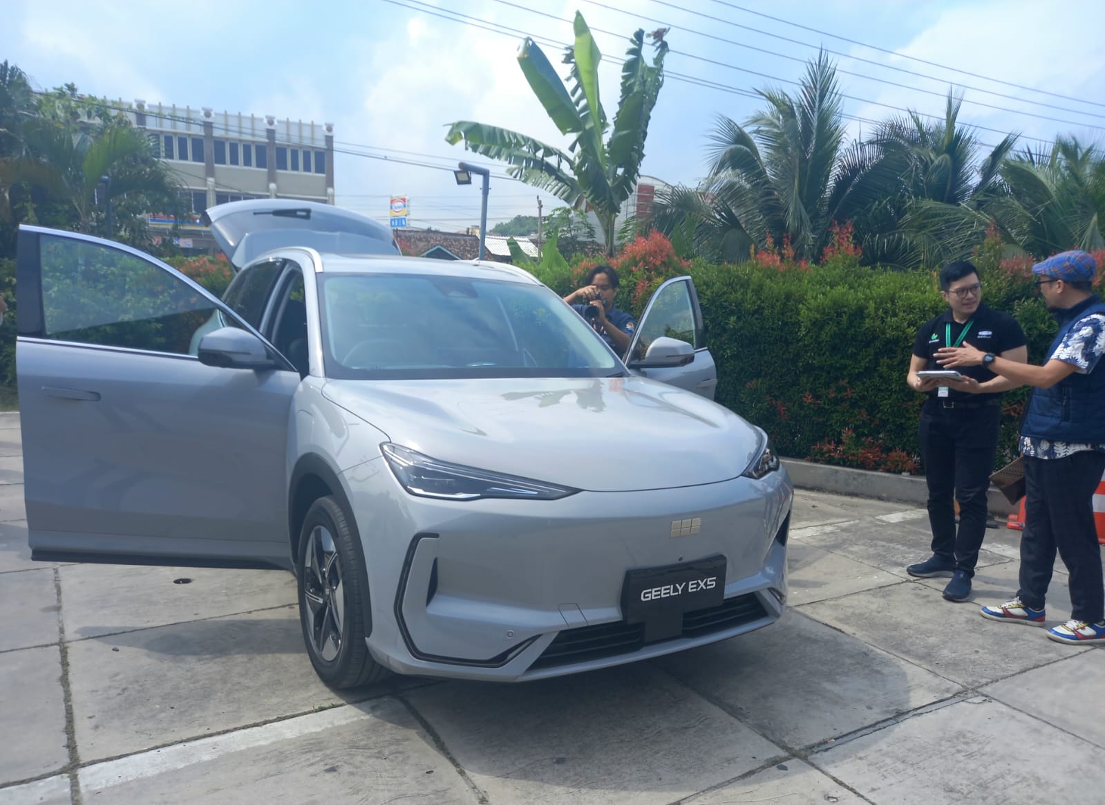 SUV Listrik Pintar nan Mewah Siap Taklukkan Jalanan Lampung, Ini Spesifikasi Geely EX5!
