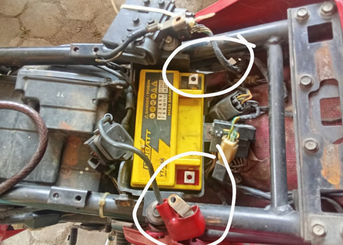 Motor Lama Tidak Dipakai: Wajibkah Melepas Aki?