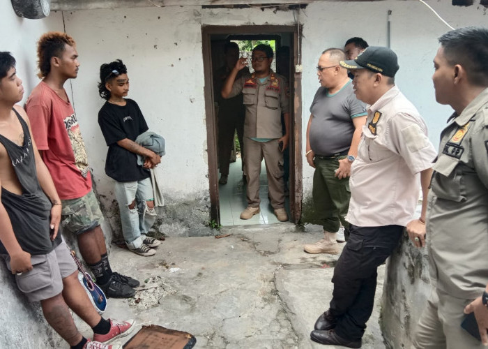 Tiga Orang Anak Punk Diangkut Satpol PP Pesisir Barat