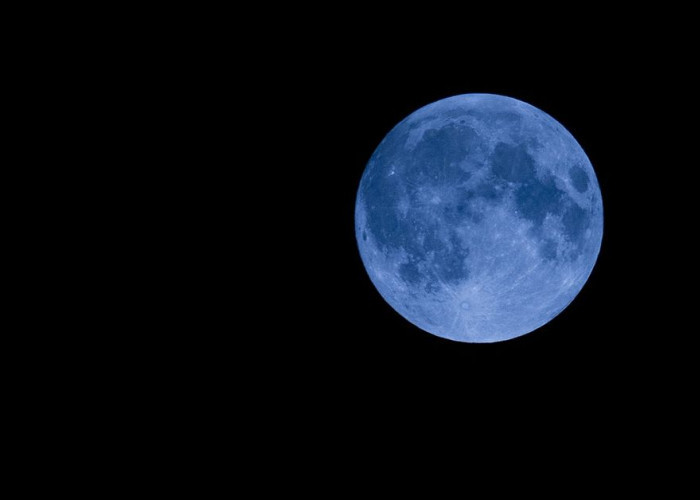 'Cold Moon' Hiasi Langit Indonesia, Supermoon Terakhir 2025 Bikin Warga Ramai-ramai Motret Bulan