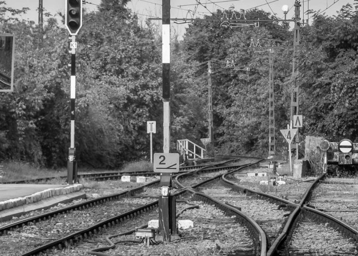 Wanita Tertabrak Kereta di Kembangan, KAI Imbau Warga Waspada di Perlintasan