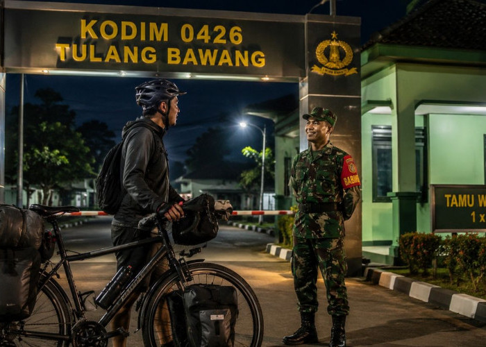 Gowes Menuju Thailand, Pesepeda Asal Bandung Menginap di Kodim 0426 Tulang Bawang Demi Hindari Begal