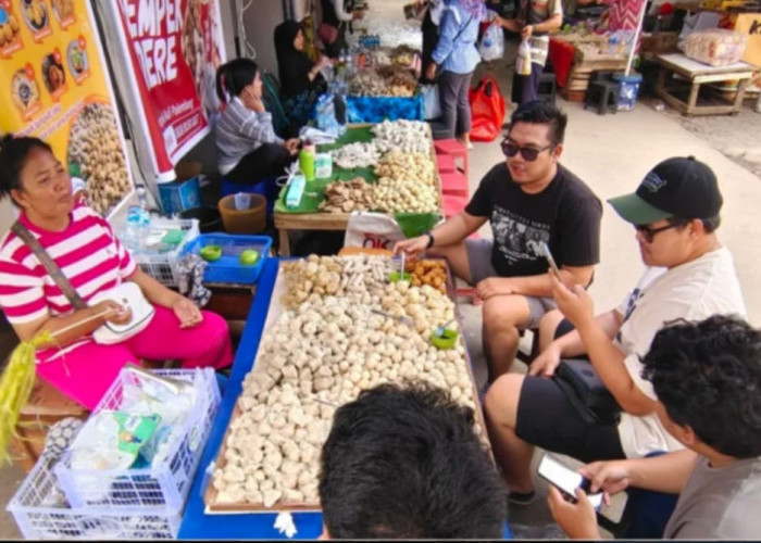 Kuliner Viral Pempek Tumpah Tuai sorotan, Warganet Pertanyakan Proses Penyajian