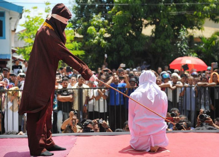 Mengenal Hukum Cambuk di Aceh: Dasar Hukum dan Penerapannya