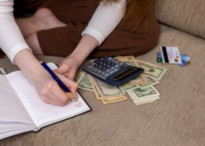 Uang Cepat Habis? Ini Tips Ngatur Keuangan Anak Kuliah Biar Nggak Bokek Terus