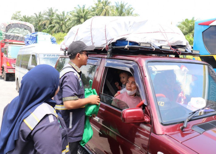 Operasi Simpatik di Tol Bakter: Hangatnya Kepedulian di Tengah Arus Mudik Lebaran