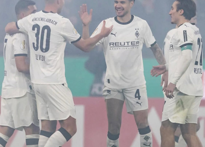 Borussia Mönchengladbach Bangkit, Tumbangkan Karlsruher 3–1 di DFB Pokal