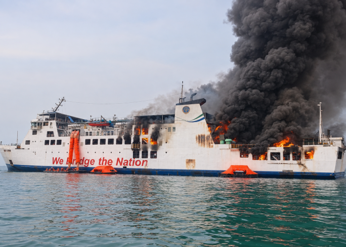 KMP Batumandi Terbakar di Perairan Merak, Seluruh Penumpang Lintas Provinsi Selamat