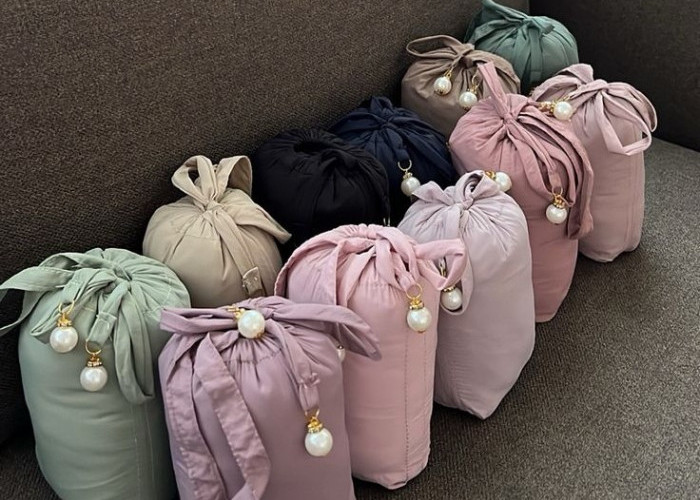 Ibadah Nyaman di Mana Saja! Ini 5 Tips Memilih Mukena Travel Ringan yang Gak Makan Tempat di Tas Anda