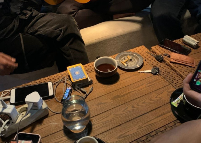 Kafe 24 Jam Kian Ramai, Gaya Nongkrong Malam Hari Jadi Tren Baru di Kota-Kota Besar