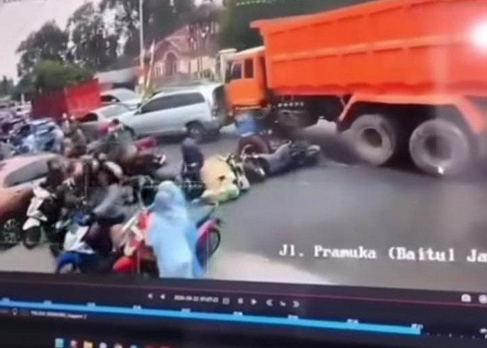 Diduga Rem Blong, Truk Fuso Tabrak Sejumlah Kendaraan di Jalan Pramuka Bandar Lampung