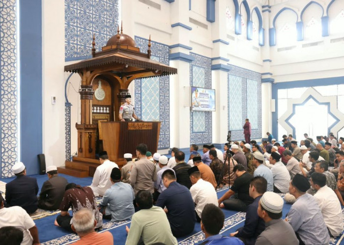Dari Masjid ke Lingkungan Warga di Jum'at Keliling, Kapolda Kepri Ajak Masyarakat Jaga Kamtibmas 