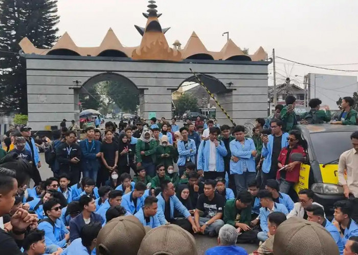 Dari Air Bersih hingga Tambang Ilegal, Ini 14 Tuntutan Aliansi Mahasiswa Lampung Bersatu di Gedung DPRD