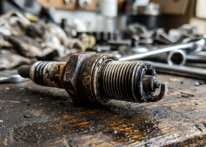 Jangan Buru-Buru Ganti Aki! Bisa Jadi Hanya Busi Yang Mati, Masalah Motor Susah Hidup Bisa Selesai