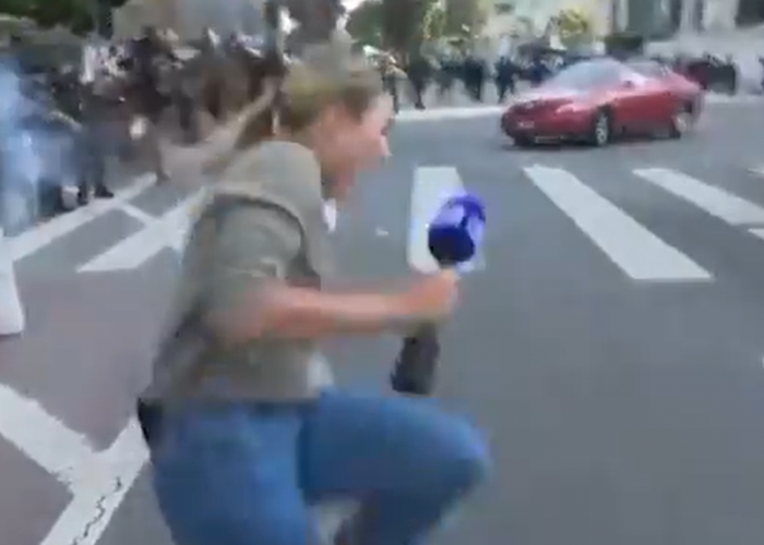 Sedang Live Report Demo di LA, Jurnalis TV Australia Kena Tembak Peluru Karet