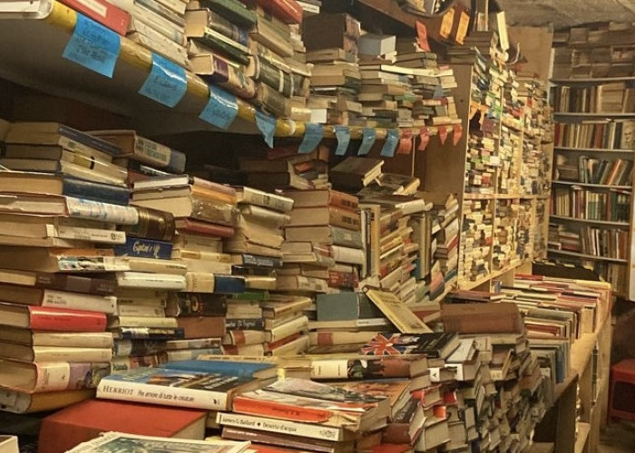 Alasan Buku Lama Punya Aroma yang Khas