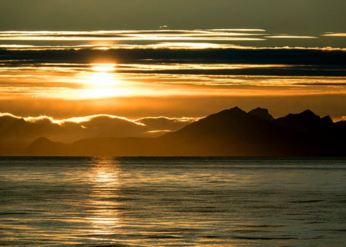Kota Ini Tak Pernah Gelap Selama 84 Hari, Begini Fenomena Midnight Sun