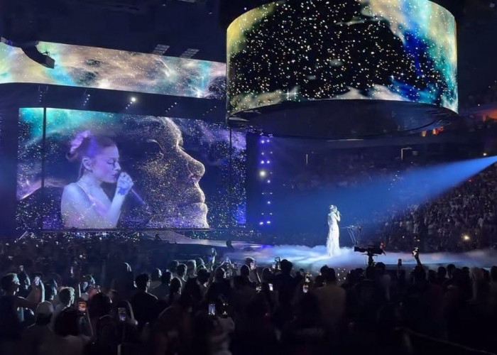 7 Tahun Menunggu, Ariana Grande Akhirnya Kembali ke Panggung Lewat 'The Eternal Sunshine Tour'
