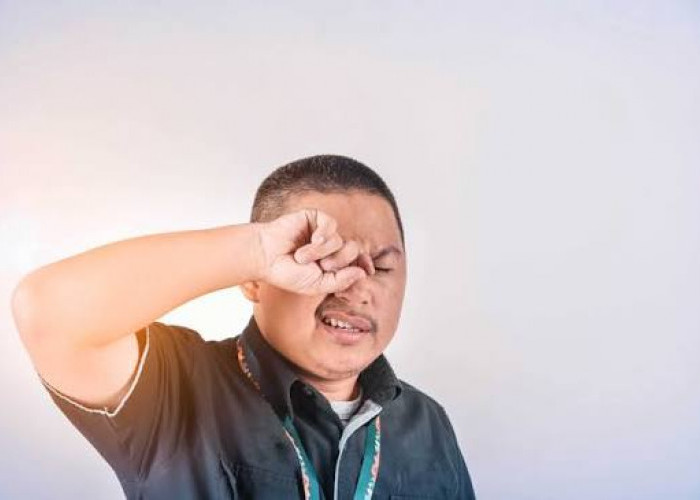 Mata Kelilipan Abu Vulkanik, Cara Pertama Dibilas atau Direndam? Ini Penjelasan Dokter