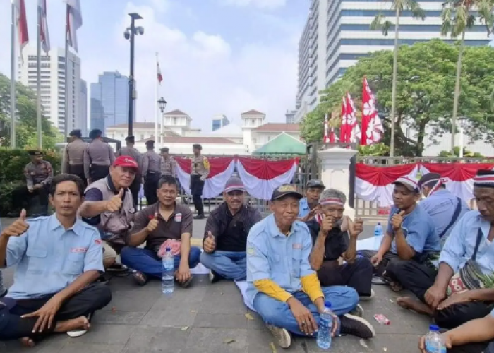 Sopir Mikrolet M44 Demo di Balai Kota DKI, Tolak Tumpang Tindih Trayek JakLingko 48A