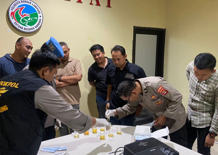 Puluhan Personel Sat Narkoba Polresta Bandar Lampung Dilakukan Tes Urine