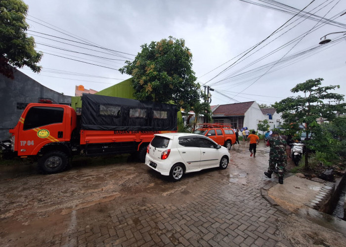 Mandi Hujan, Balita Hanyut Terbawa Arus Drainase di Rajabasa