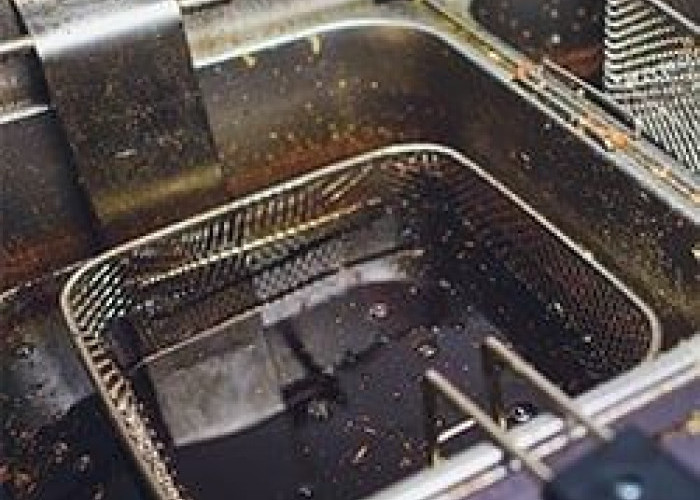 Waspada! Minyak Bekas yang Menghitam Bisa Menjadi Racun Kronis bagi Keluarga Anda