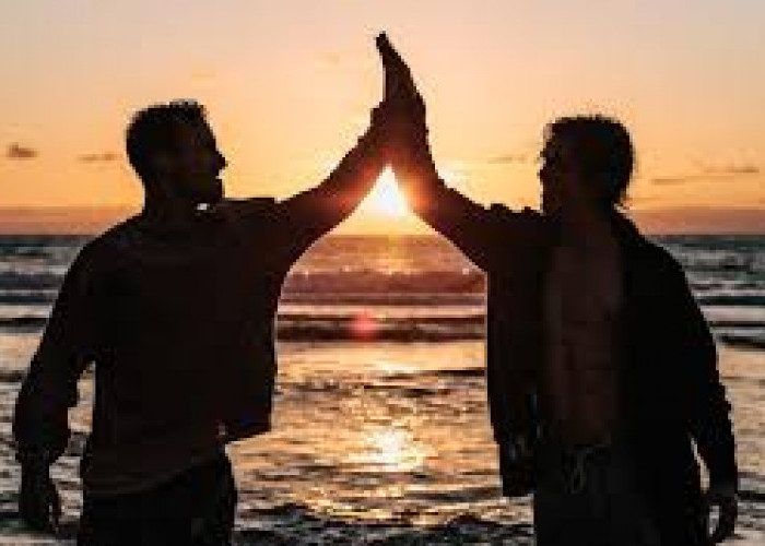 Cara Mengenali Sahabat Sejati di Tengah Banyak Teman