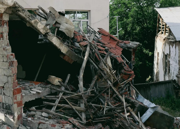 Bupati Situbondo: Ambruknya Bangunan Pesantren Murni Karena Faktor Alam, Pemkab Siapkan Bantuan