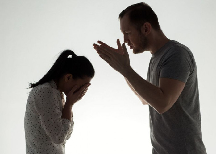 Sering Dibuat Merasa “Lebay” atau Selalu Salah? Bisa Jadi Itu Gaslighting