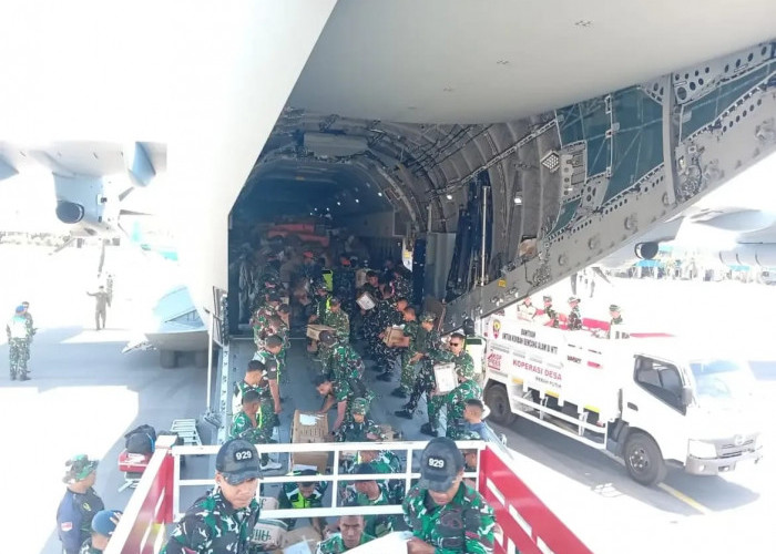 Hari ke-12 Penanganan Gempa NTT, TNI Salurkan Total 925,638 Ton Bantuan