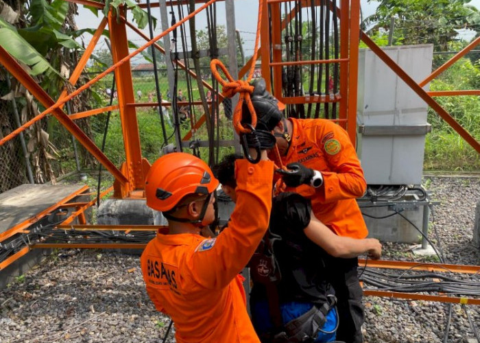 Pria di Atas Menara Telekomunikasi Way Kandis Berhasil Diselamatkan Tim SAR Gabungan