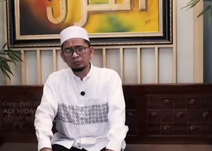 Ustadz Adi Hidayat Ajak Seluruh Rakyat Indonesia Taubat Nasional demi Selamat dari Musibah